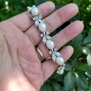 Vintage Trifari cabochon pearl bracelet